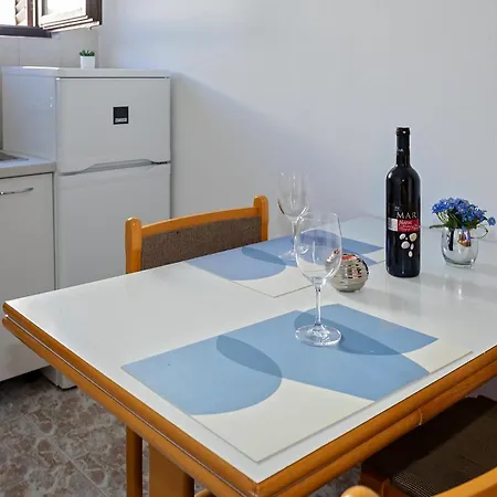 Viktor Apartment *