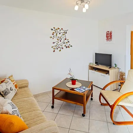 Viktor Apartment